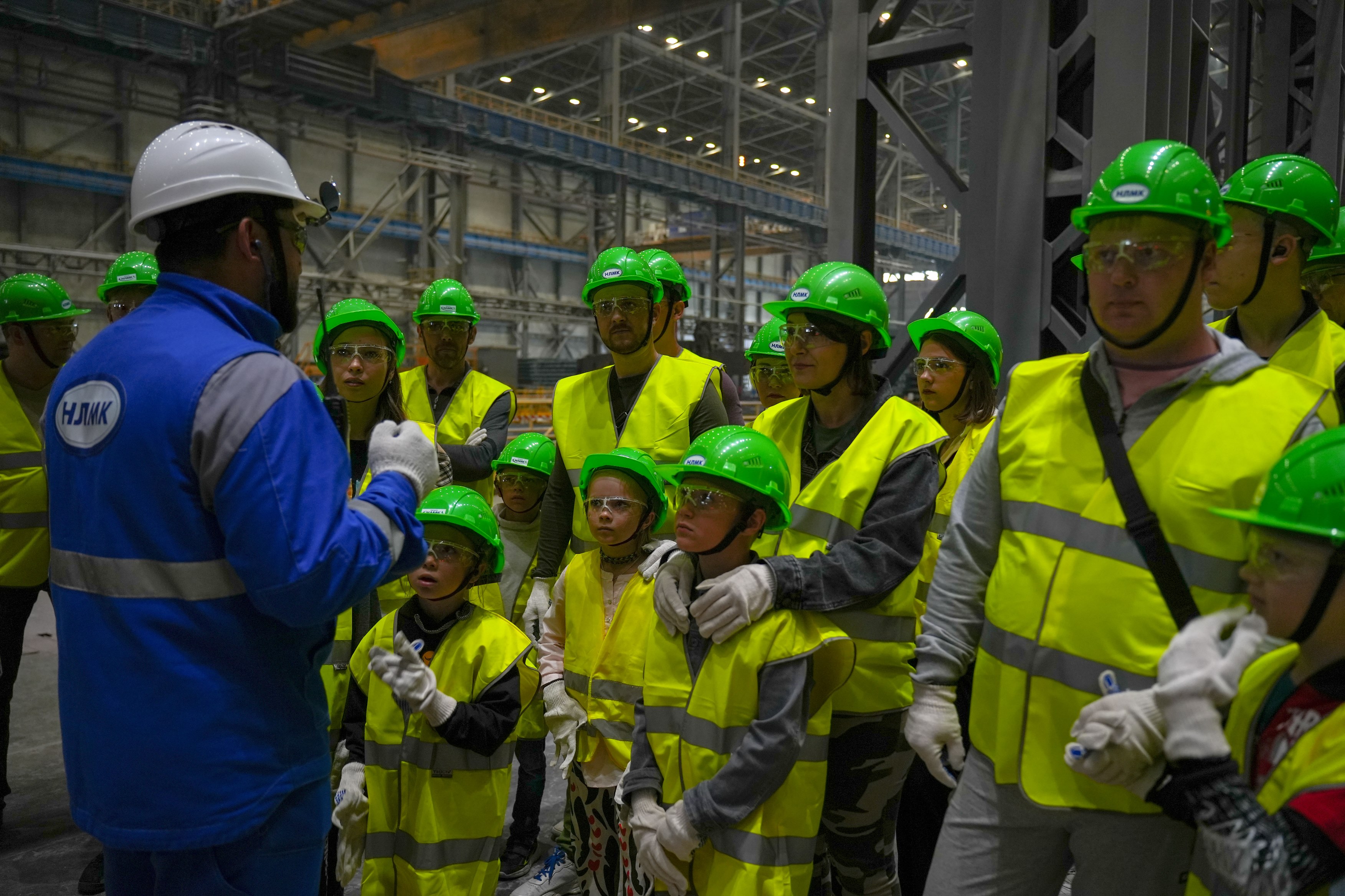 НЛМК-Калуга организовал семейные экскурсии на завод.