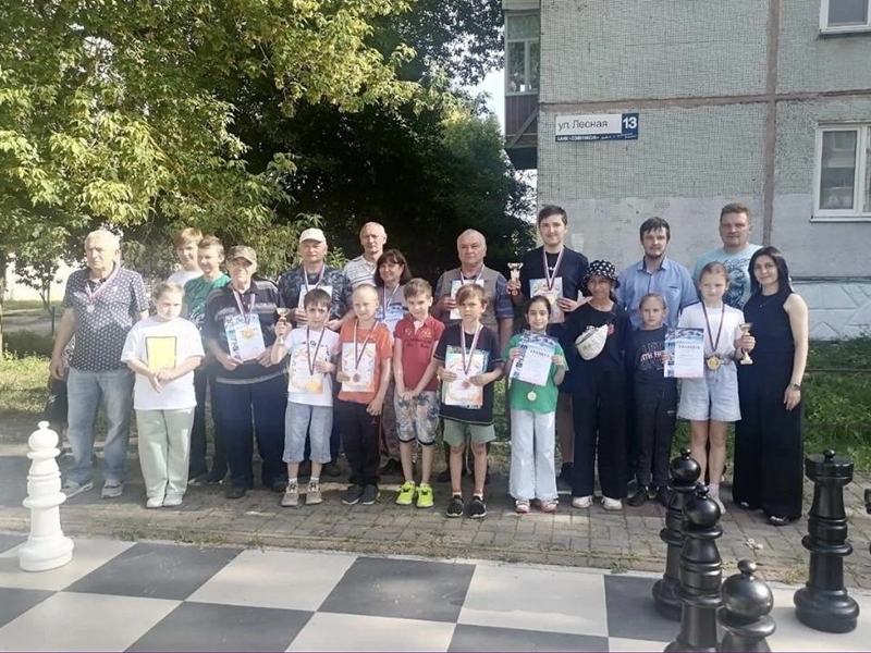 Боровские шахматисты приняли участие в турнире, посвященном Международному дню шахмат.