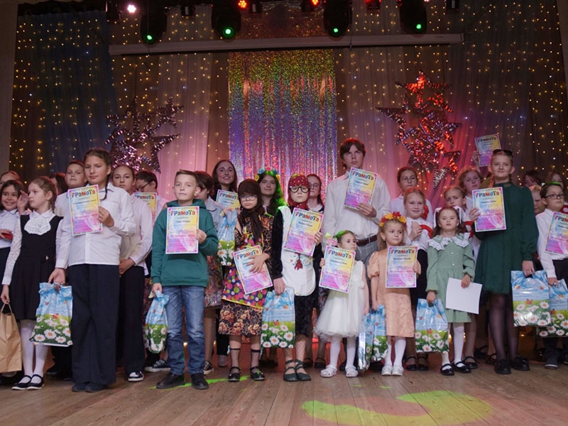 В балабановском Доме культуры прошел XVIII Районный фестиваль творчества детей с ограниченными возможностями «Лучики надежды».