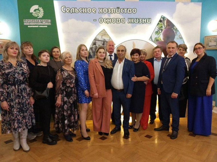 13 октября — День работников народного хозяйства и перерабатывающей промышленности. 13 октября — День работников народного хозяйства и перерабатывающей промышленности.