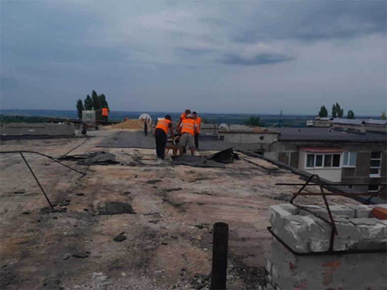 Строители и коммунальщики из Калужской области налаживают в Первомайске мирную жизнь. Строители и коммунальщики из Калужской области налаживают в Первомайске мирную жизнь.