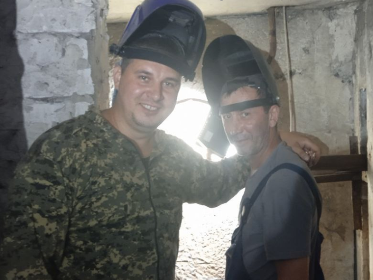 Готовиться к зиме Горскому и Золотому помогают специалисты из Калужской области. Готовиться к зиме Горскому и Золотому помогают специалисты из Калужской области.