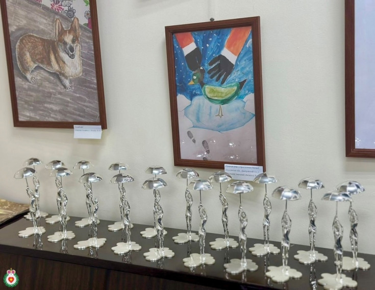 В Картинной галерее Людмилы Киселевой открылась выставка в рамках Всероссийского детского творческого конкурса «Пусть светит!».