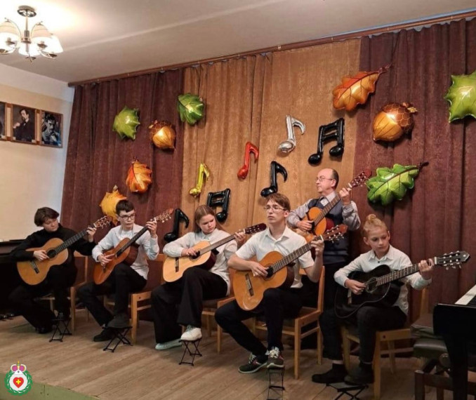 В детских школах искусств района отметили День музыки.